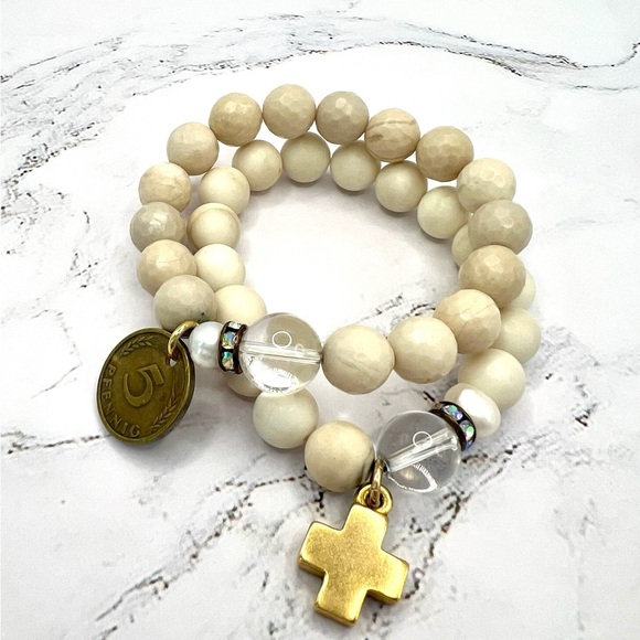 Stone bracelet with pearl and gold filled charm - Picture 2 of 2